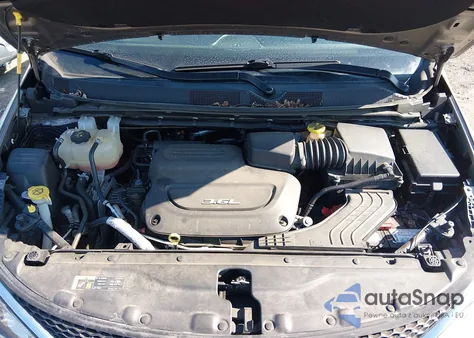 2017 Chrysler Pacifica Touring-L Plus z USA, uszkodzony, nr VIN 2C4RC1EG7HR839414